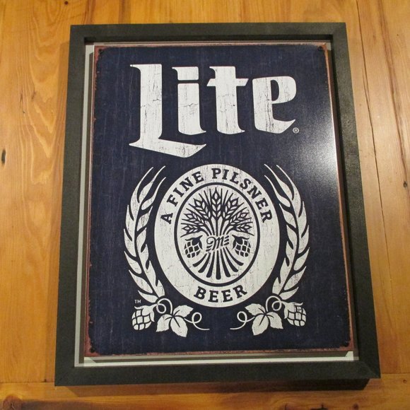 Conversational Decor: Lite Beer Hanging Wall Decor